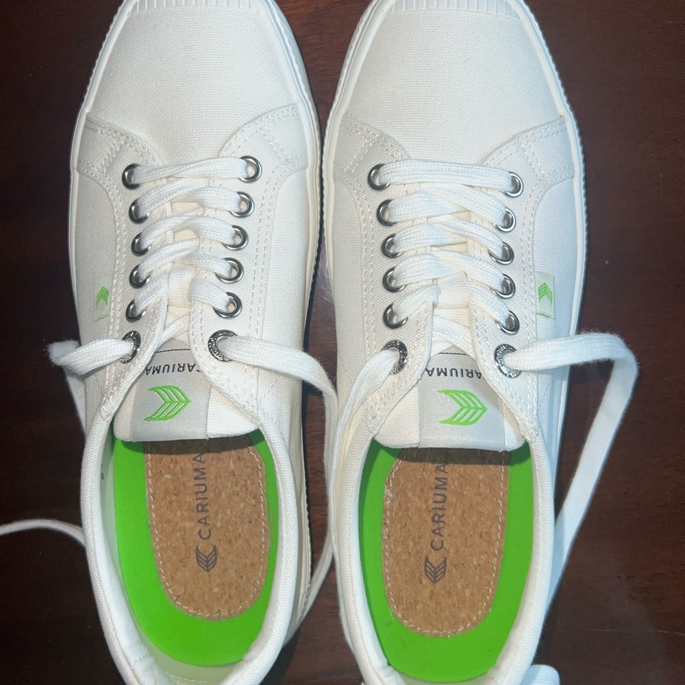 Cariuma Oca-Low Off White Canvas Women’s size 10
